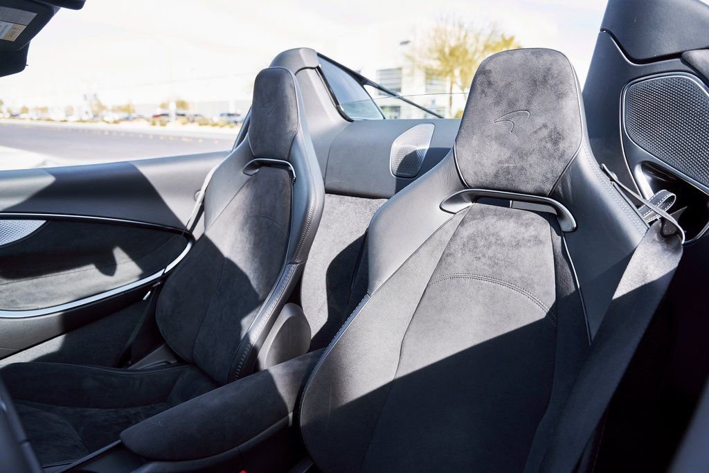 Used 2025 McLaren Artura Spider RWD image 48