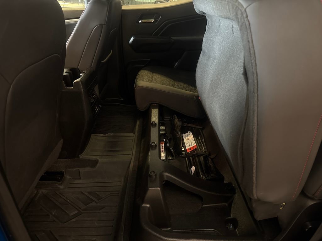 Used 2024 Chevrolet Colorado Z71 w/ Z71 Convenience Package 2 AWD/4WD image 10