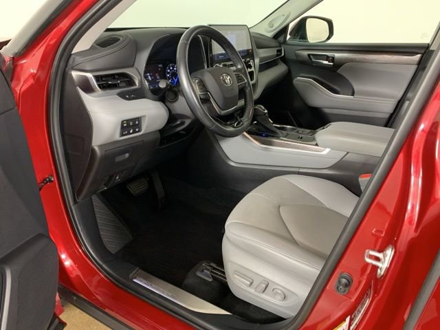 Used 2021 Toyota Highlander Platinum image 34