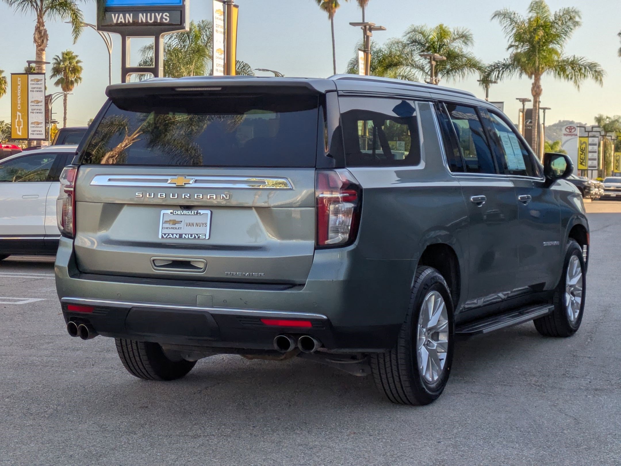 Certified 2023 Chevrolet Suburban Premier image 5