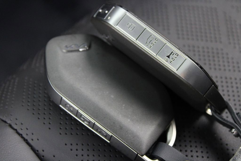 Used 2025 Kia Carnival SX image 34