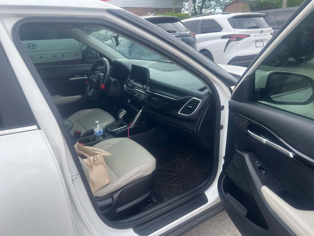 Used 2022 Kia Seltos EX AWD/4WD image 5