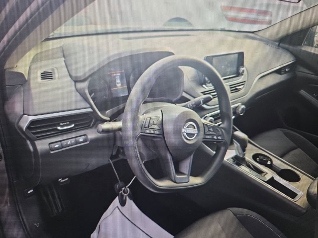 Used 2024 Nissan Altima 2.5 S image 8