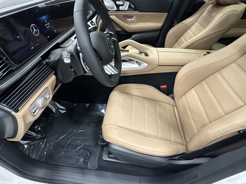 New 2026 Mercedes-Benz GLS 580 4MATIC image 9