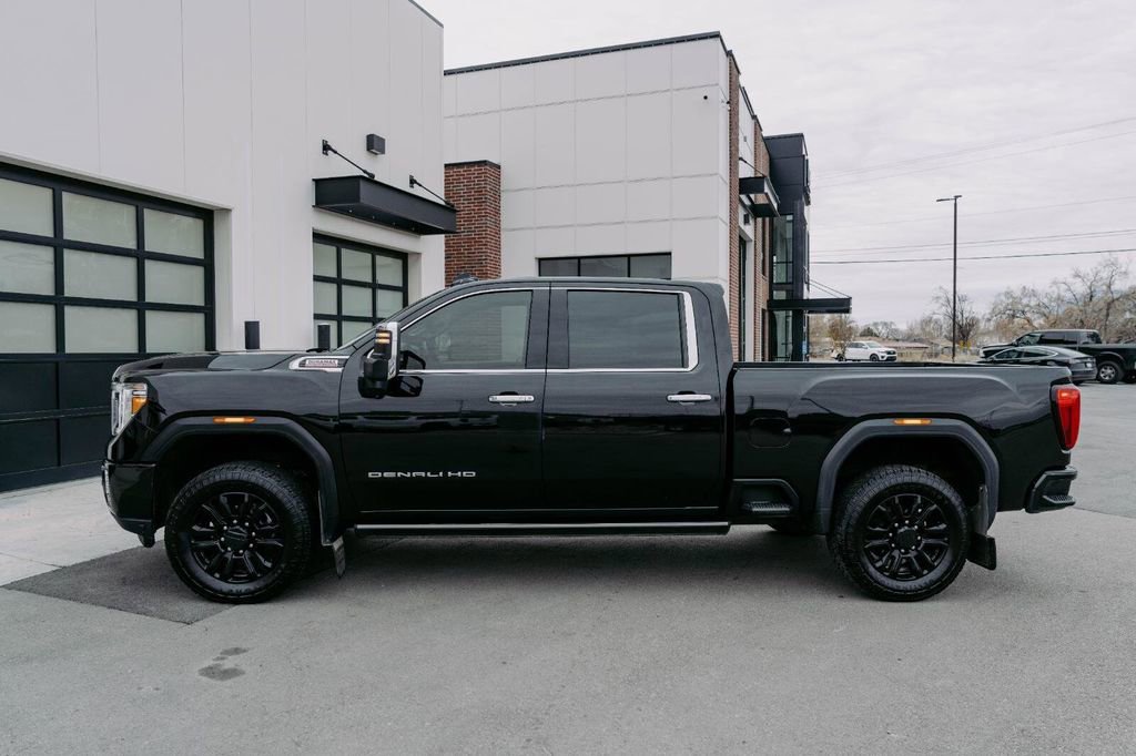 Used 2023 GMC Sierra 2500 Denali w/ Denali Black Diamond Edition image 4