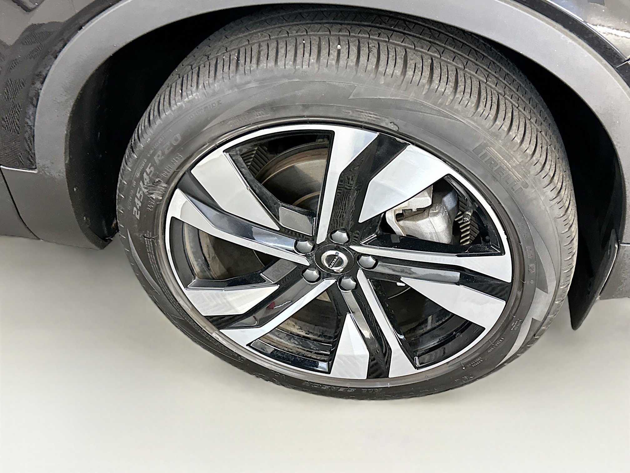 Used 2025 Volvo XC40 B5 Plus image 11