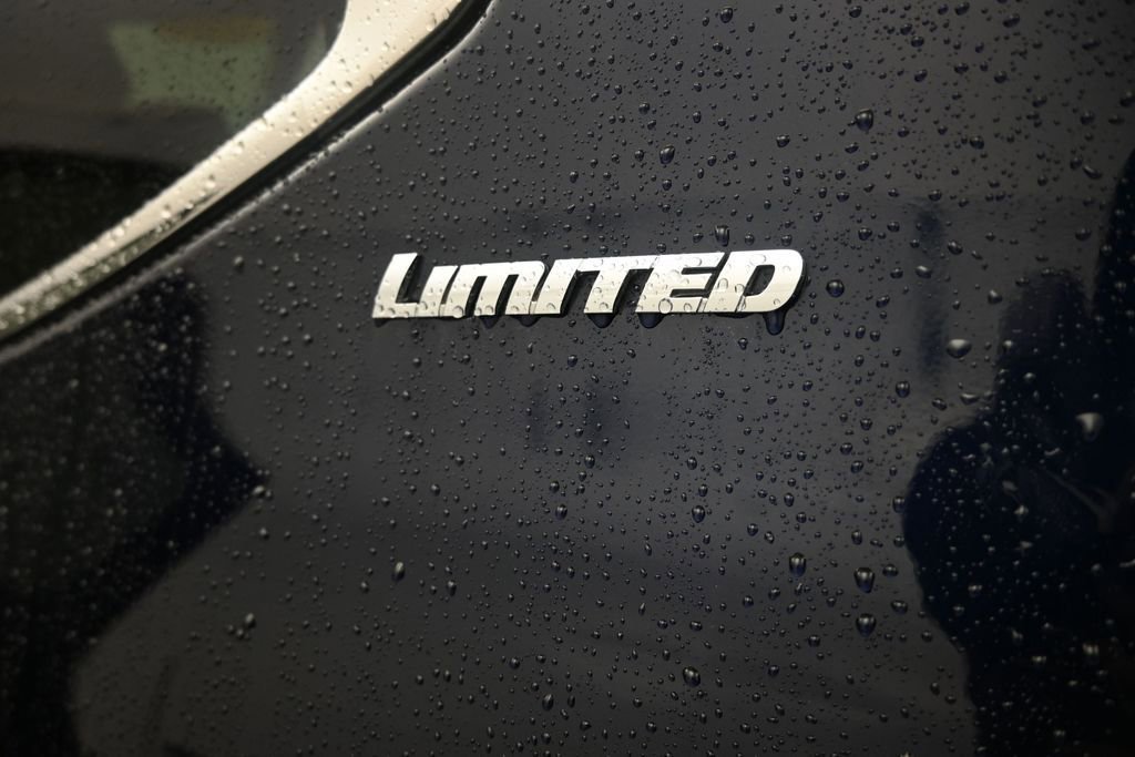 Used 2024 Toyota Tundra Limited AWD/4WD image 45