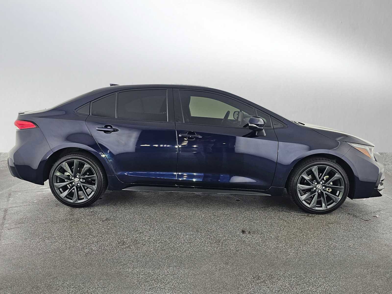 Used 2025 Toyota Corolla SE FWD image 2