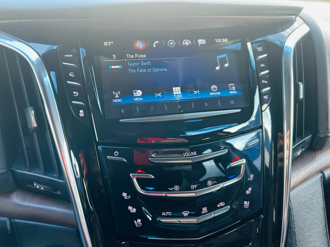 Used 2018 Cadillac Escalade Luxury image 17