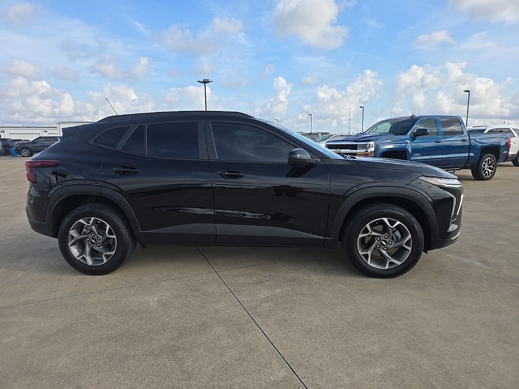 Used 2024 Chevrolet Trax LT w/ Driver Confidence Package image 4