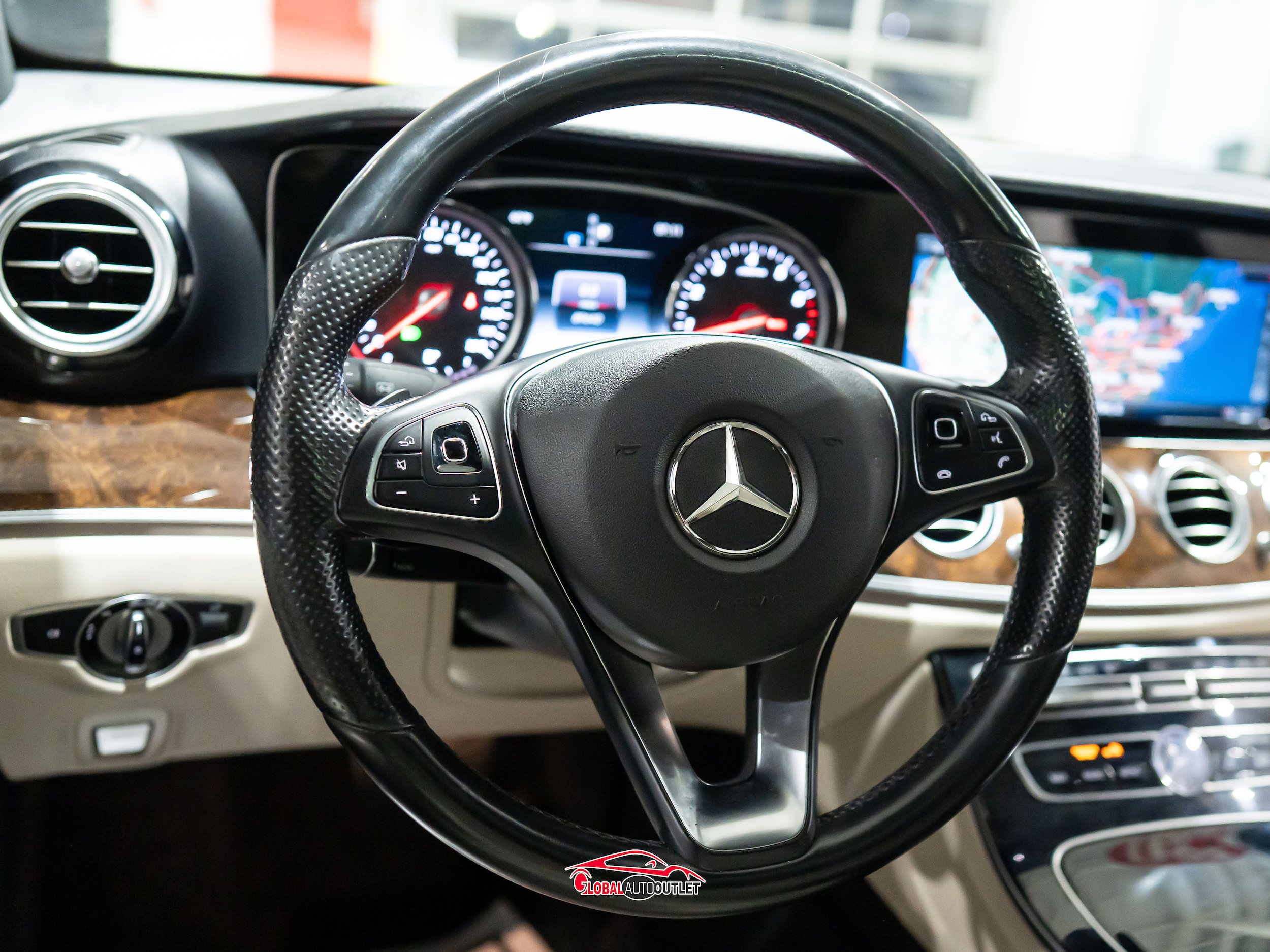 Used 2017 Mercedes-Benz E 300 4MATIC image 23