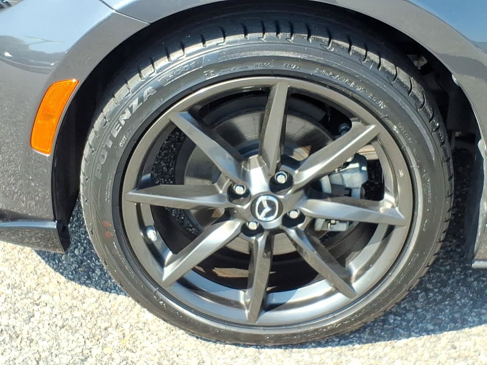 Used 2018 MAZDA MX-5 Miata Club RWD image 4