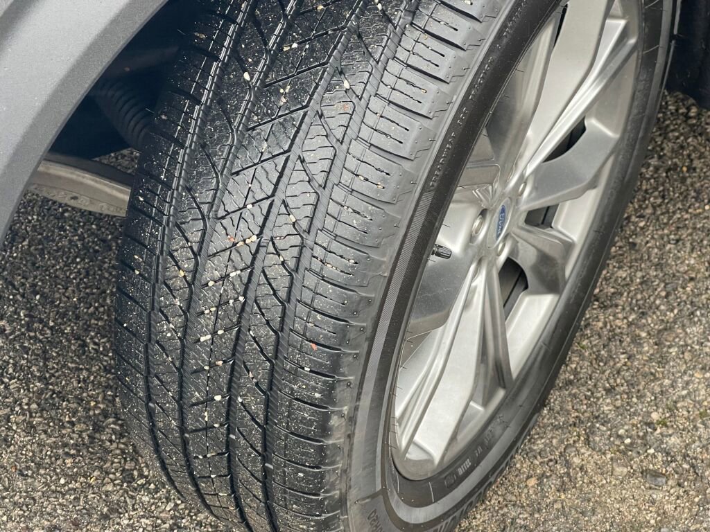 Used 2022 Ford Explorer XLT w/ Equipment Group 202A image 29