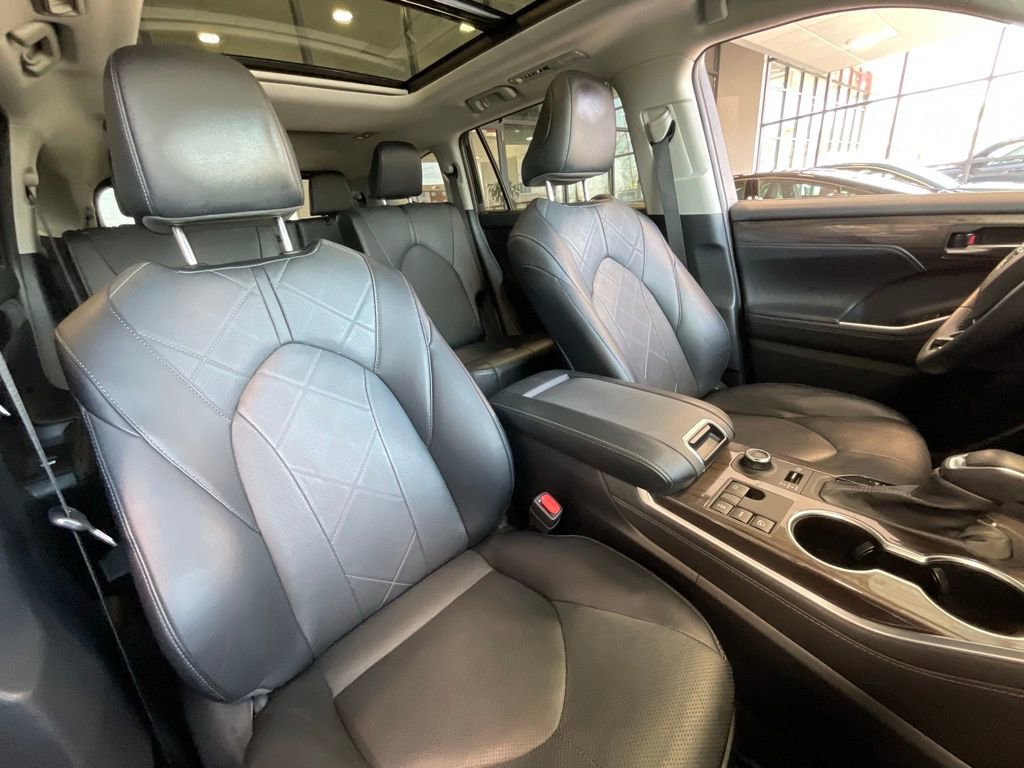 Used 2024 Toyota Highlander Platinum image 18