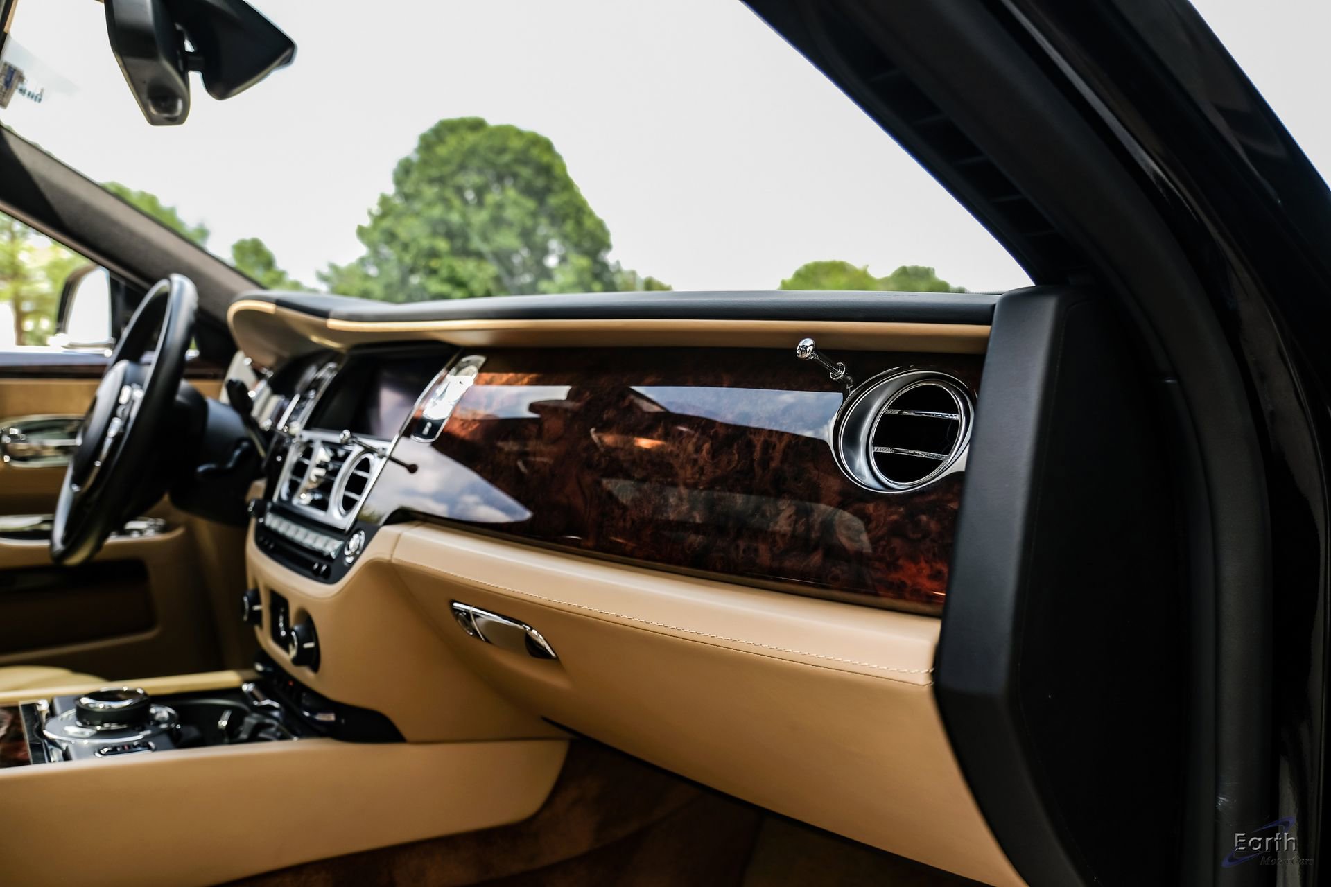 Used 2017 Rolls-Royce Ghost RWD image 51