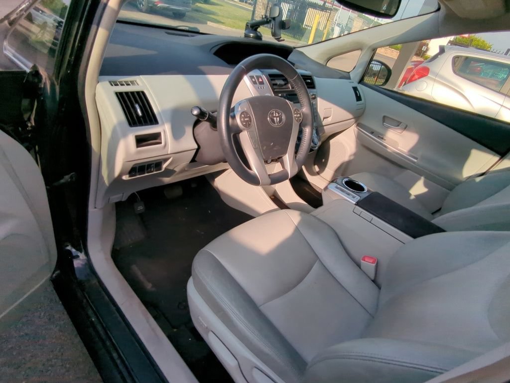 Used 2014 Toyota Prius V Five FWD image 7