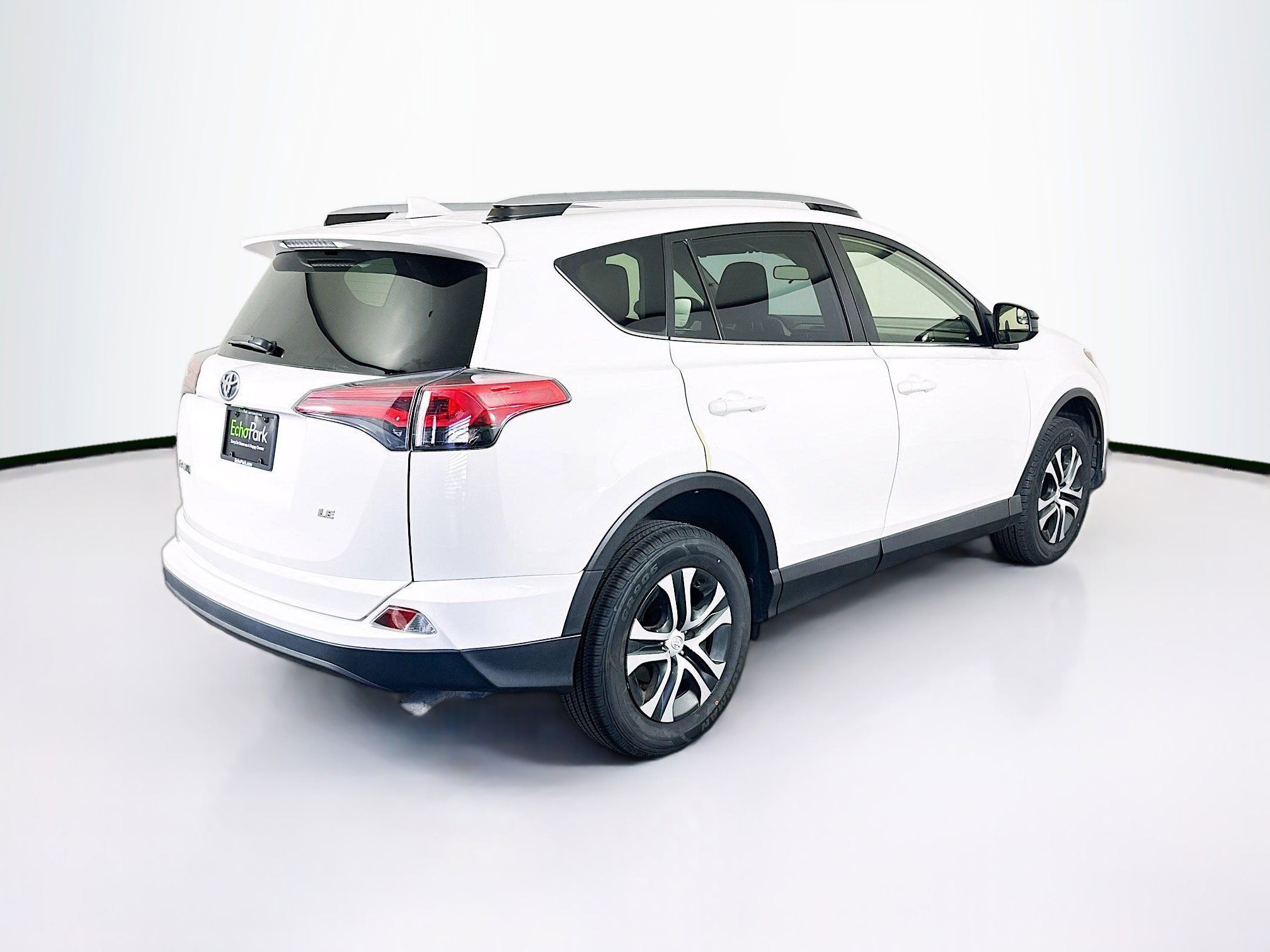 Used 2018 Toyota RAV4 LE FWD image 9
