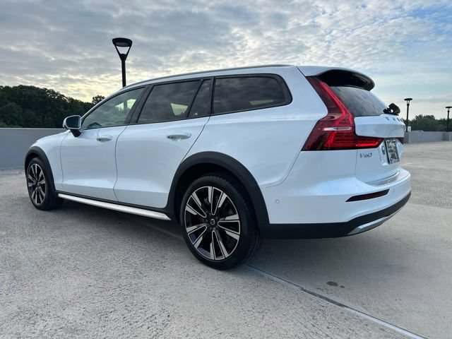 Certified 2024 Volvo V60 B5 Cross Country Ultimate AWD/4WD image 6
