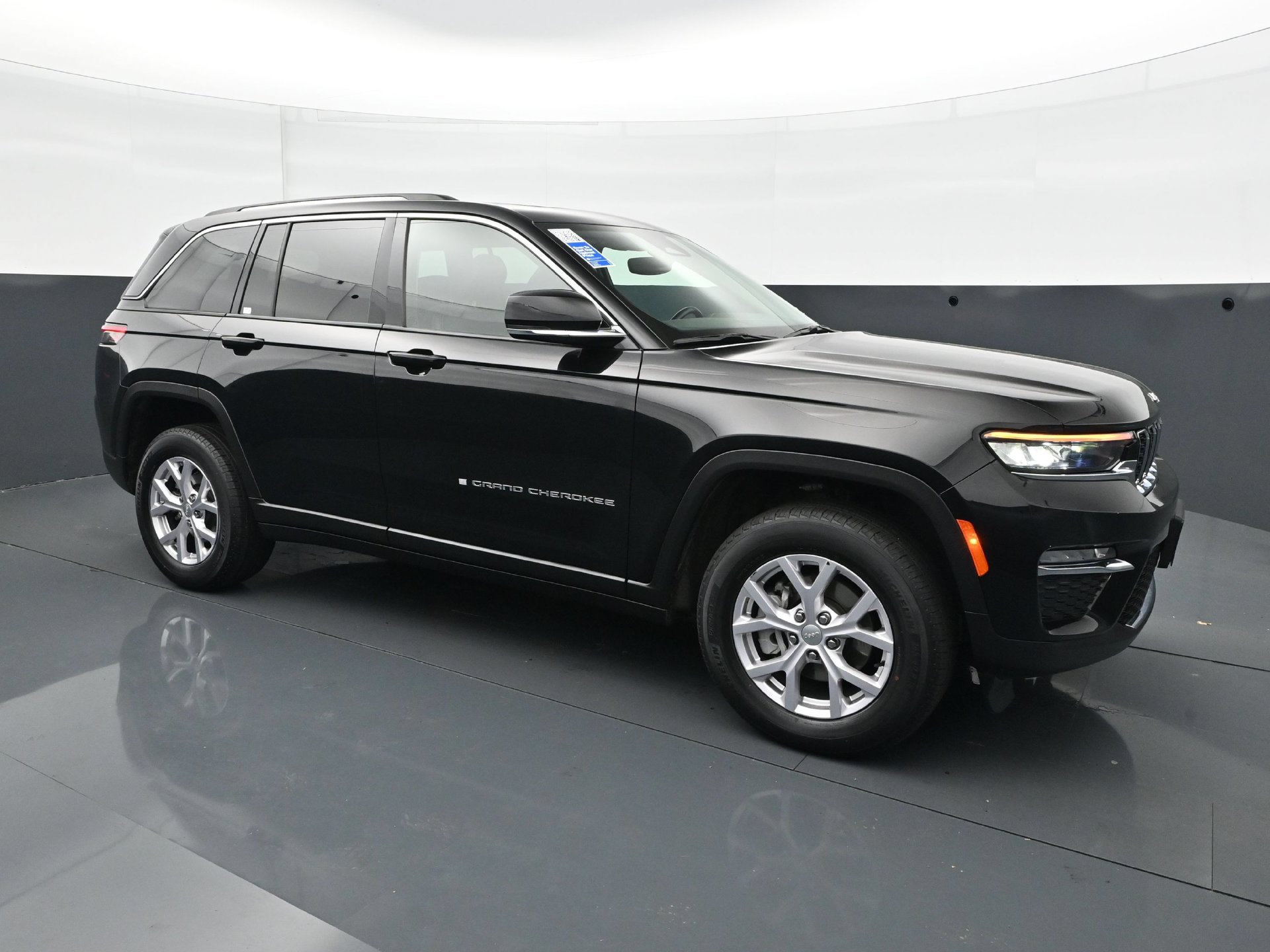 Used 2022 Jeep Grand Cherokee Limited AWD/4WD image 9