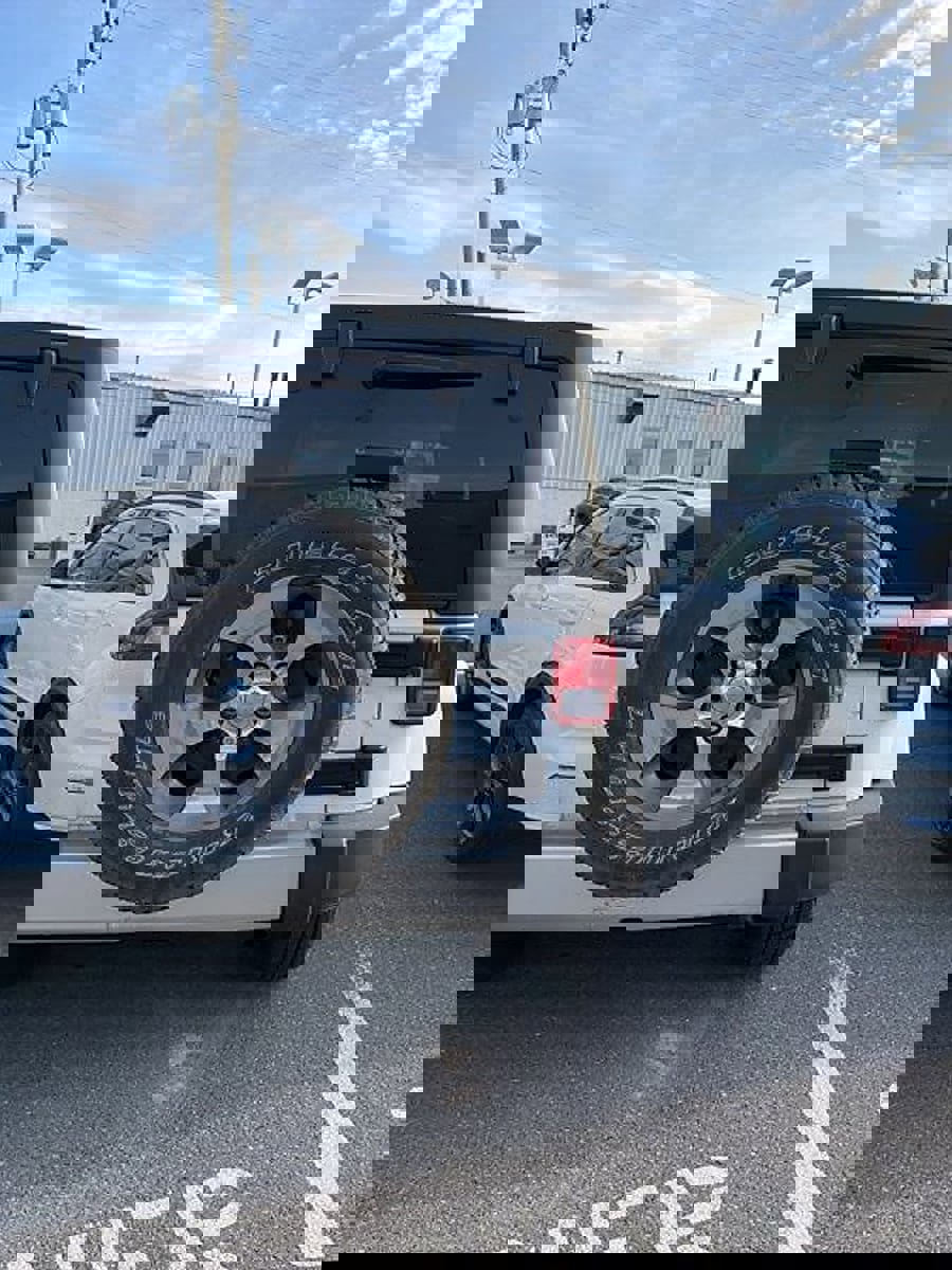 Used 2017 Jeep Wrangler Unlimited Sahara w/ Dual Top Group image 5