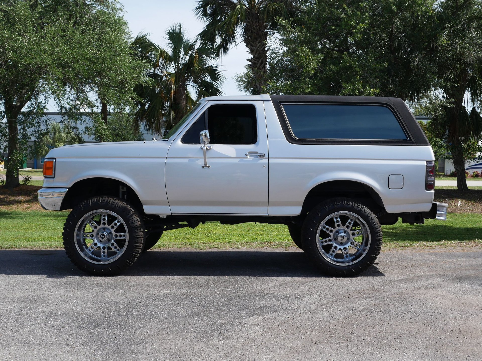 Used 1990 Ford Bronco AWD/4WD image 16