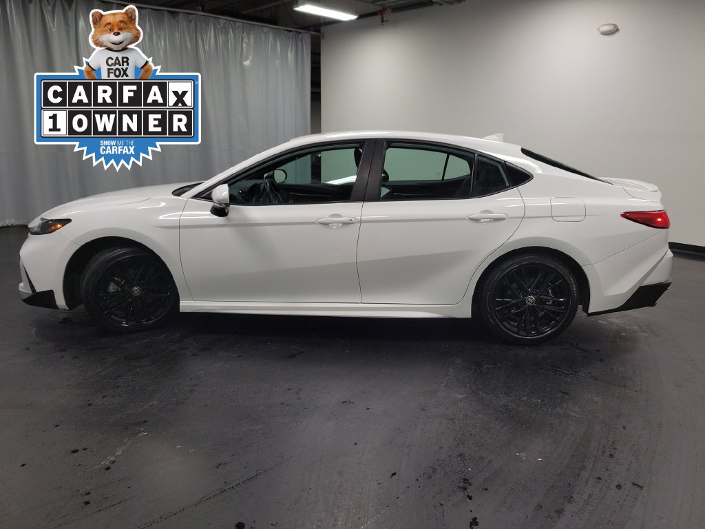 Used 2025 Toyota Camry SE FWD image 5