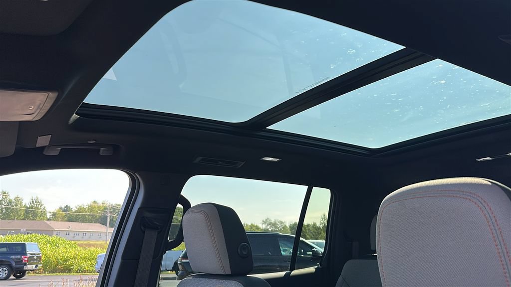 New 2027 Chevrolet Traverse LT w/ Sun and Wheel Package FWD image 24