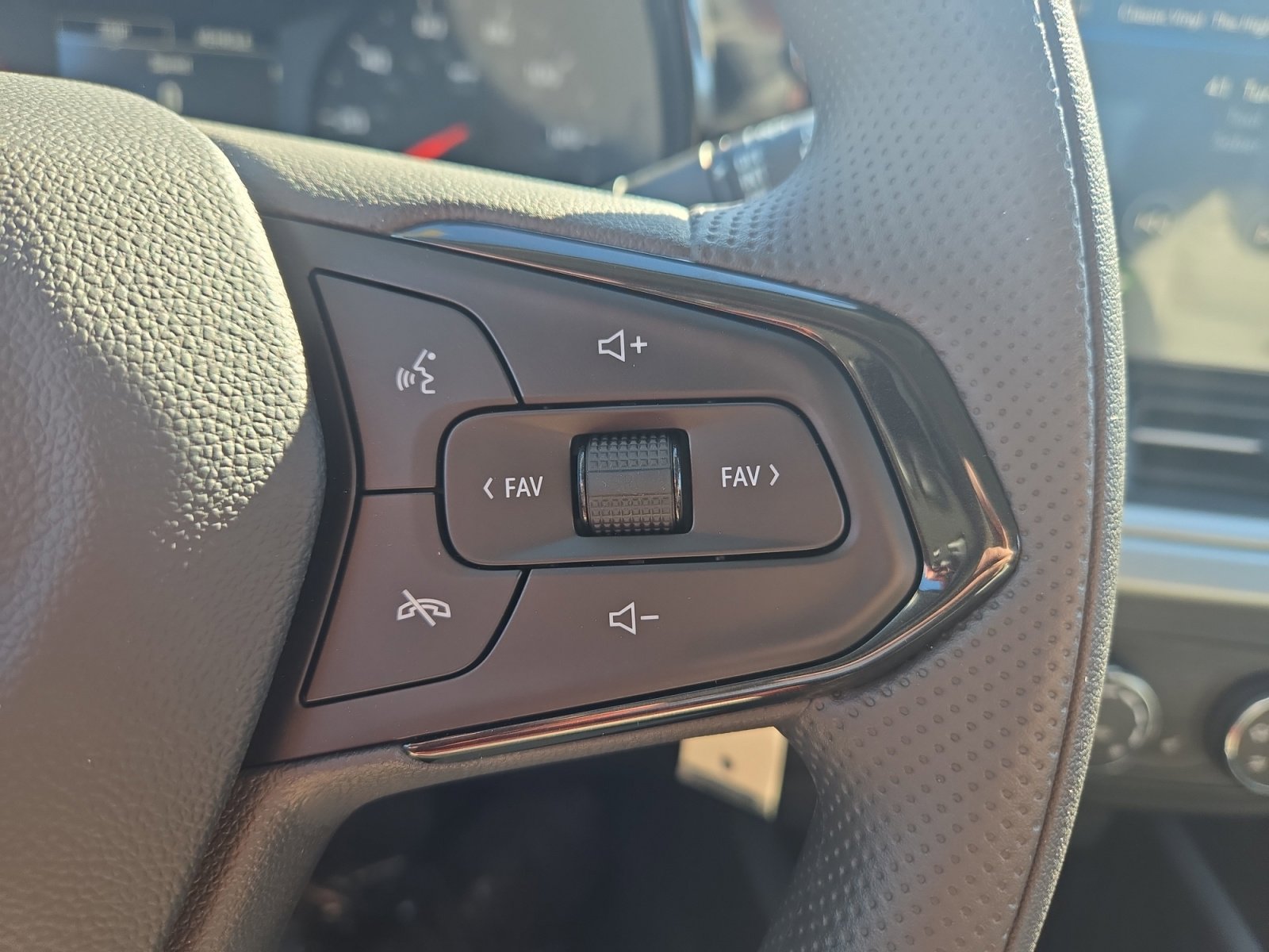 New 2026 Chevrolet Trax LS w/ LS Convenience Package FWD image 19