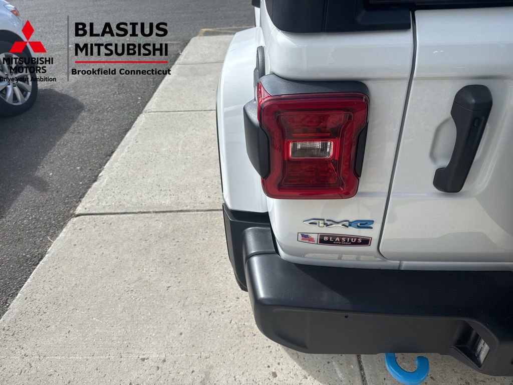 Used 2023 Jeep Wrangler Unlimited Sahara w/ Cold Weather Group image 24