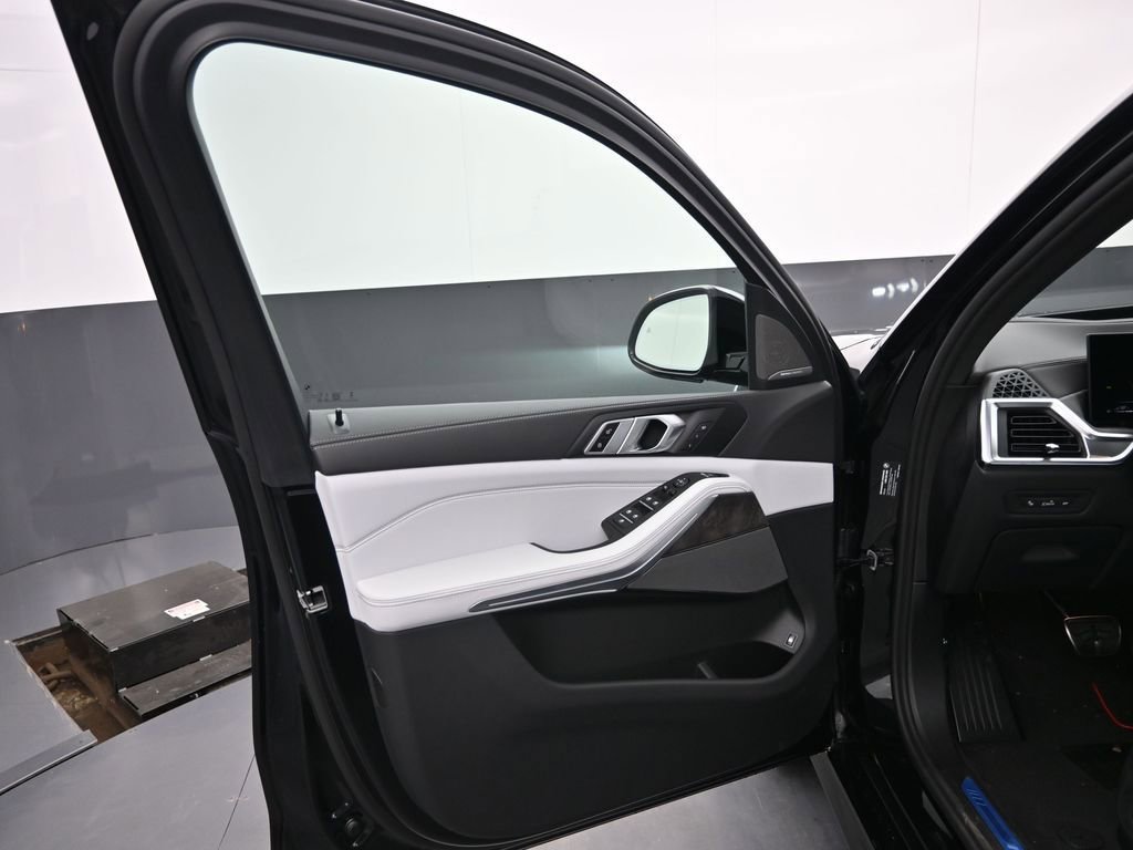 New 2026 BMW X5 xDrive50e w/ M Sport Package AWD/4WD image 5