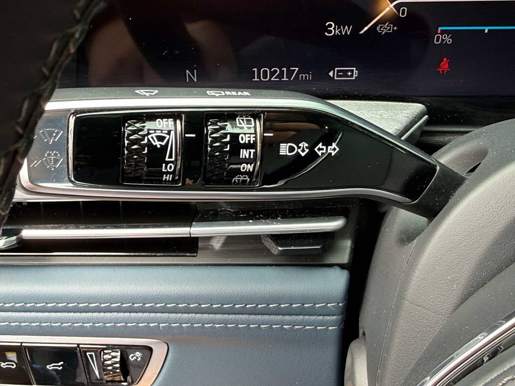 Used 2025 Cadillac Escalade IQ Luxury 2 w/ LPO, Premium Carpet Package AWD/4WD image 29