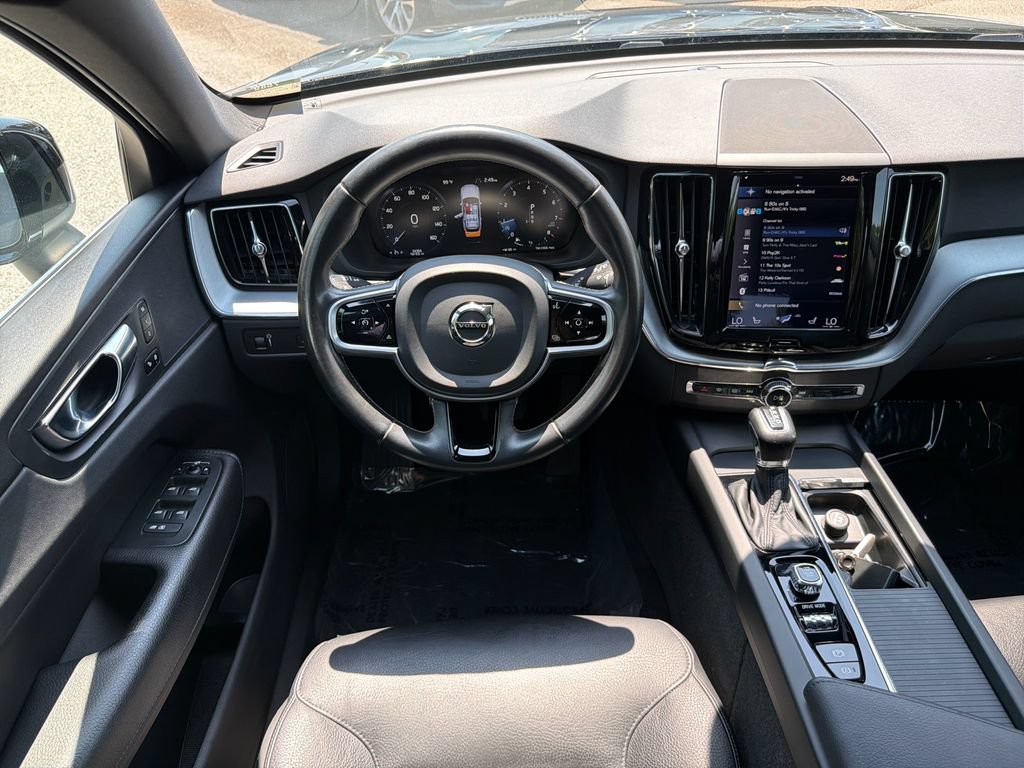 Used 2020 Volvo XC60 T6 Momentum AWD/4WD image 23