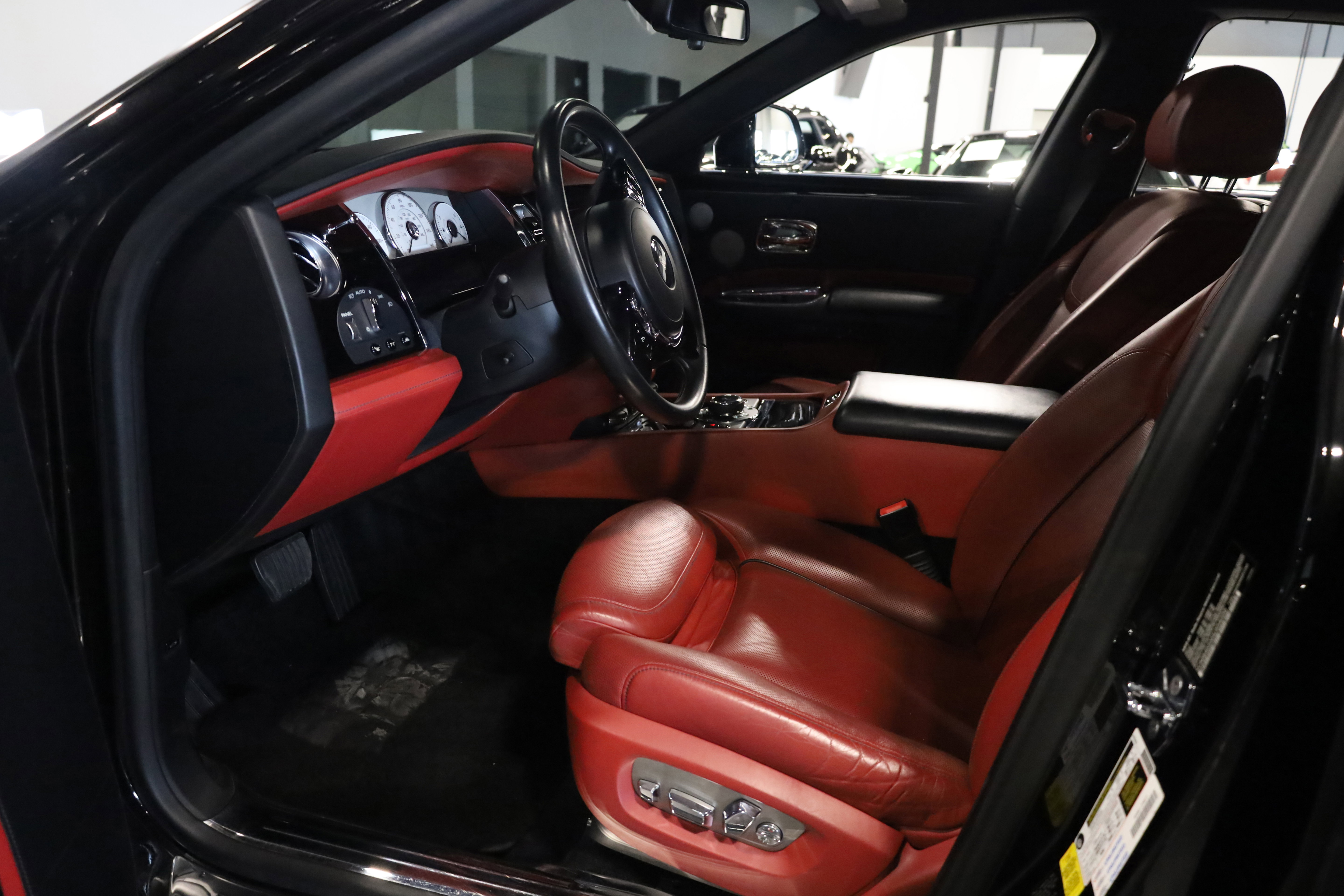 Used 2017 Rolls-Royce Ghost image 16