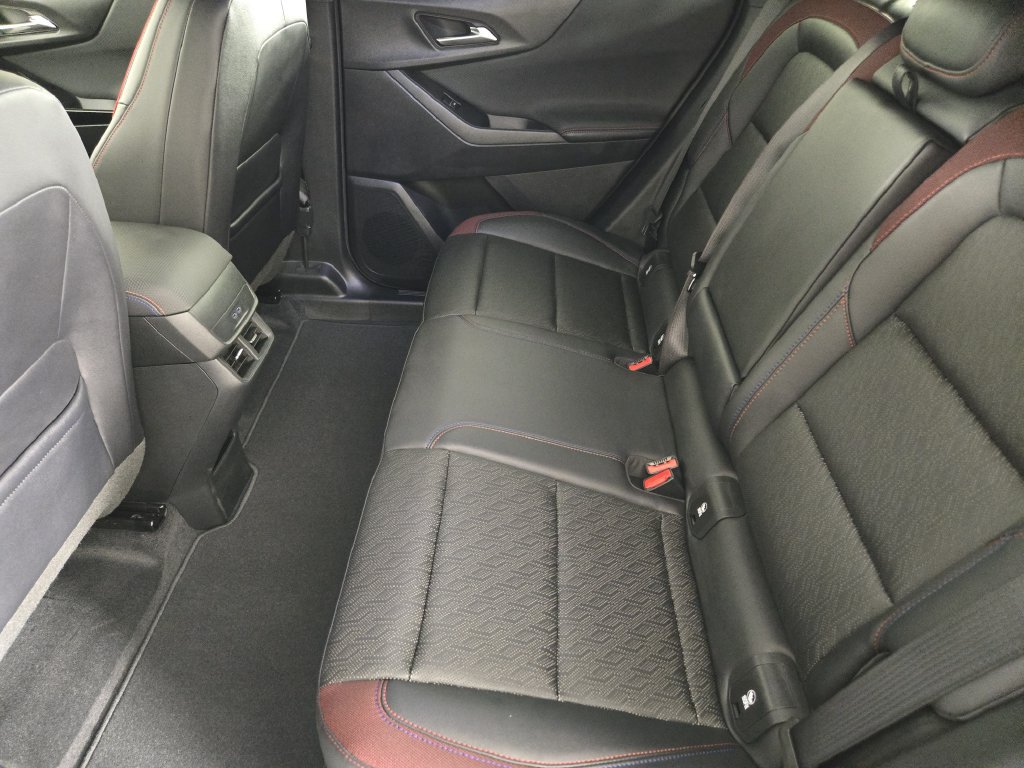 New 2026 Chevrolet Equinox RS FWD image 34