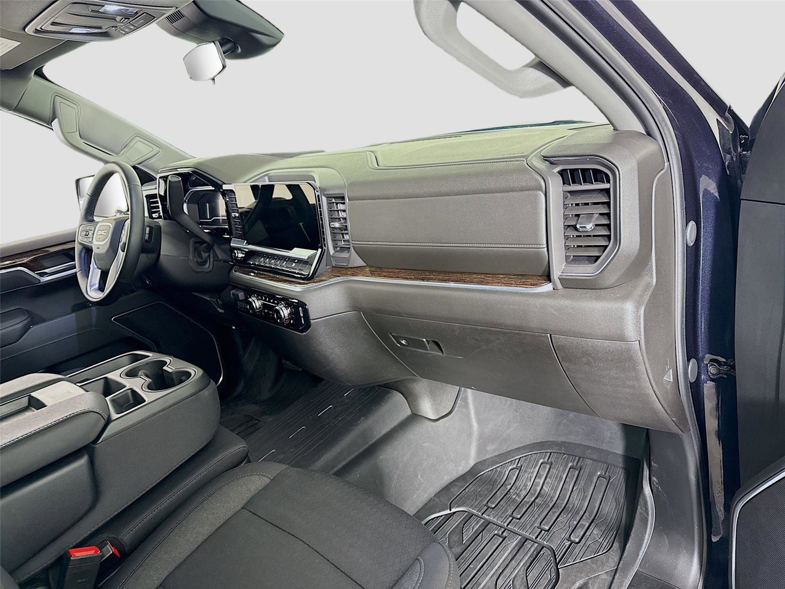 Used 2025 GMC Sierra 1500 SLE image 21