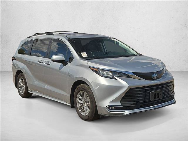Used 2022 Toyota Sienna XLE FWD image 3