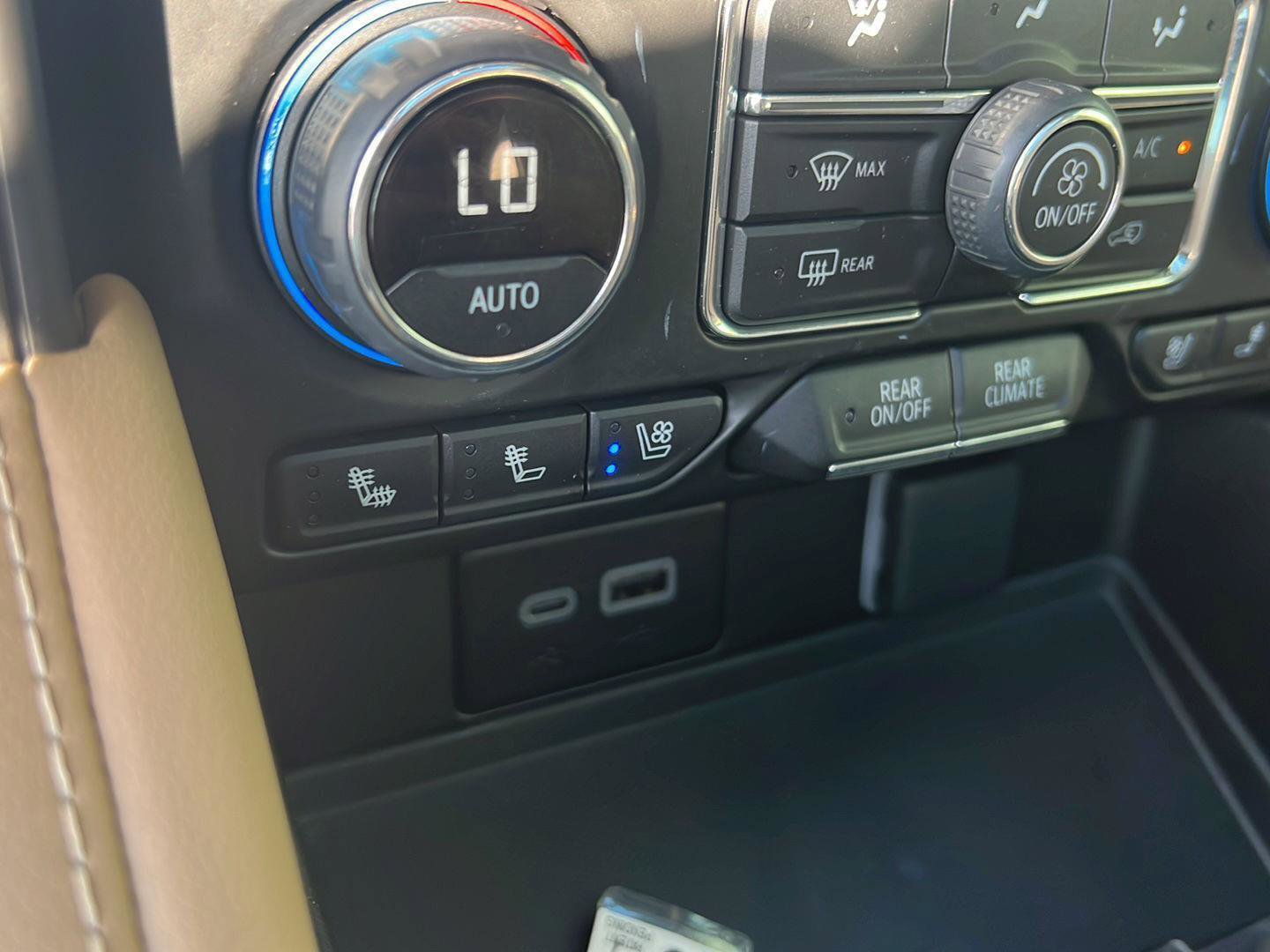 Used 2023 Chevrolet Tahoe Premier AWD/4WD image 30