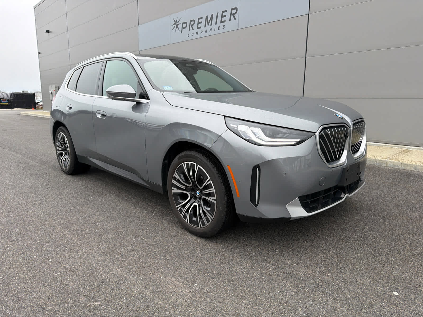 Used 2025 BMW X3 xDrive30i w/ Premium Package image 2