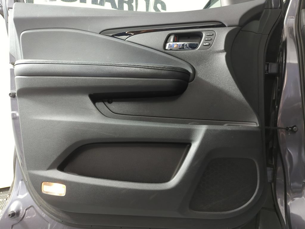 Certified 2017 Honda Pilot Touring image 9