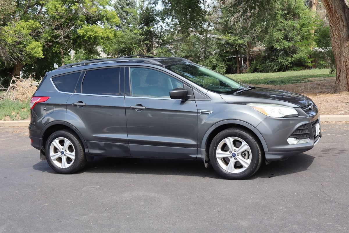 Used 2016 Ford Escape SE w/ SE Leather Comfort Package AWD/4WD image 2