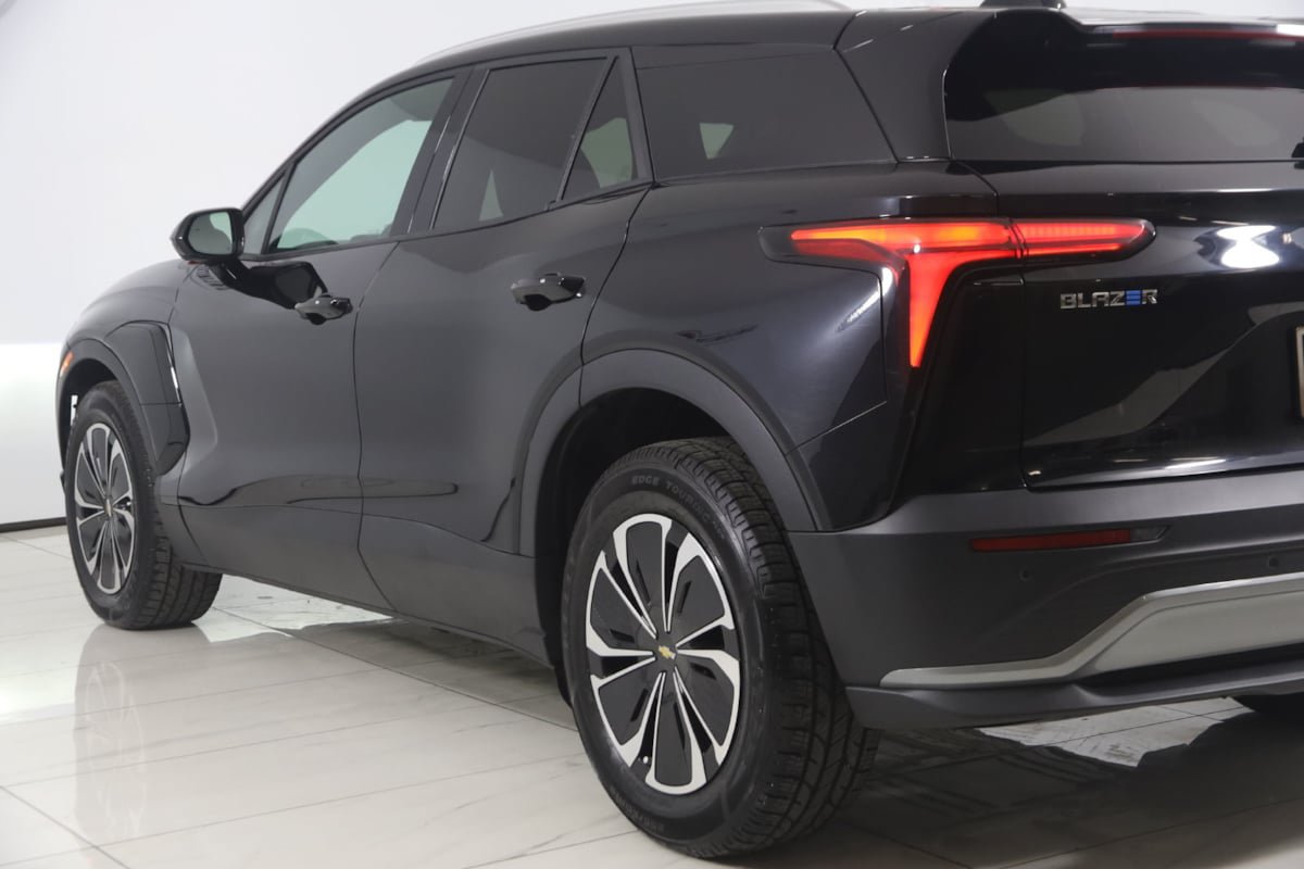 Used 2024 Chevrolet Blazer EV LT AWD/4WD image 21