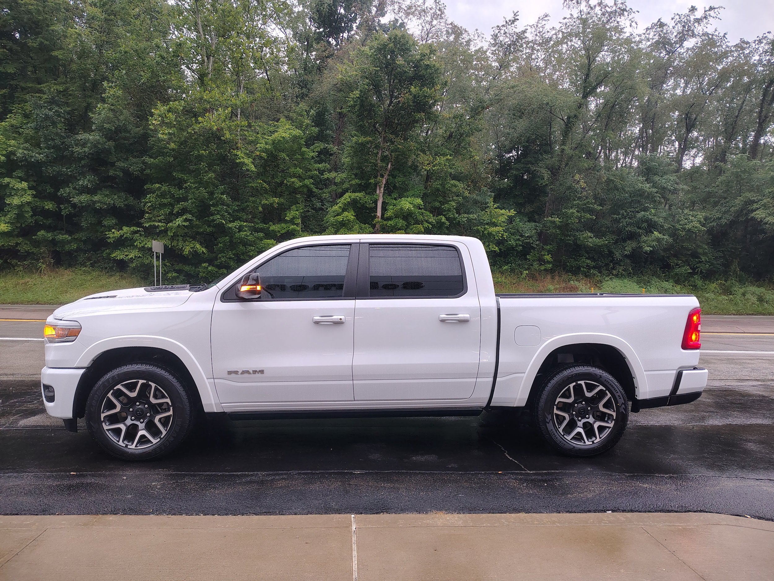 Used 2025 RAM 1500 Laramie AWD/4WD image 7