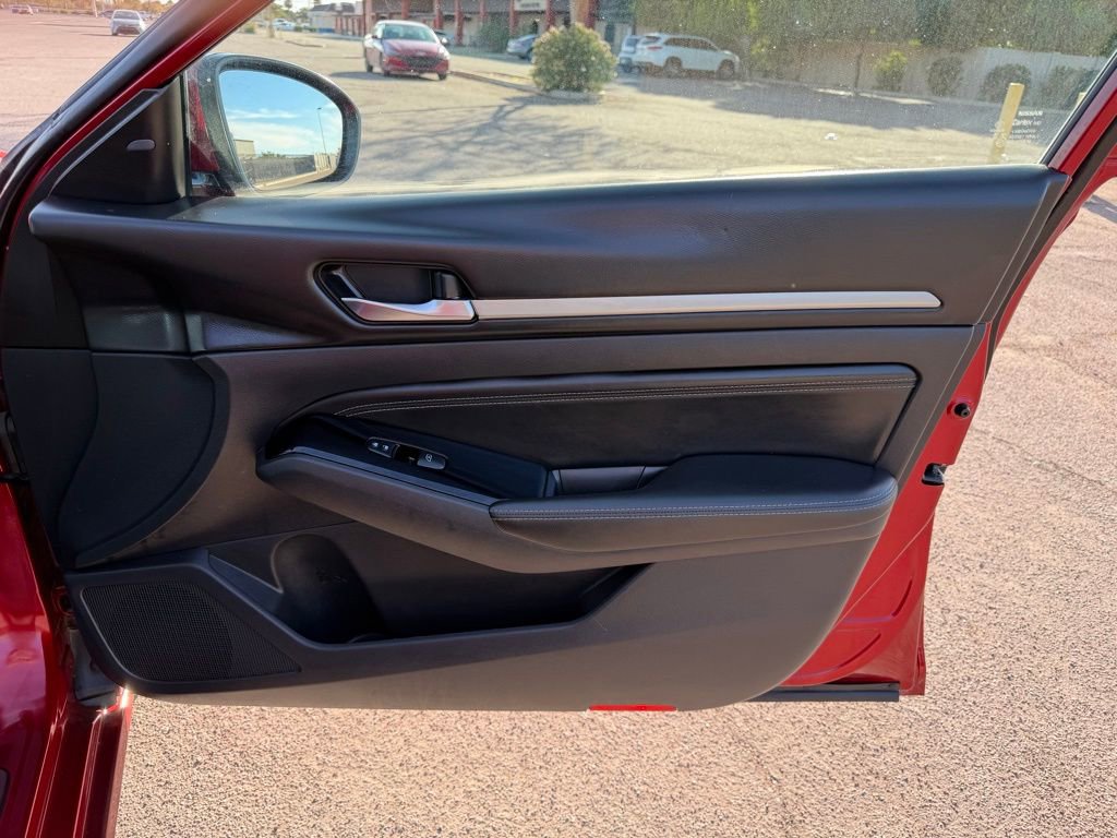 Used 2020 Nissan Altima 2.0 Platinum image 21