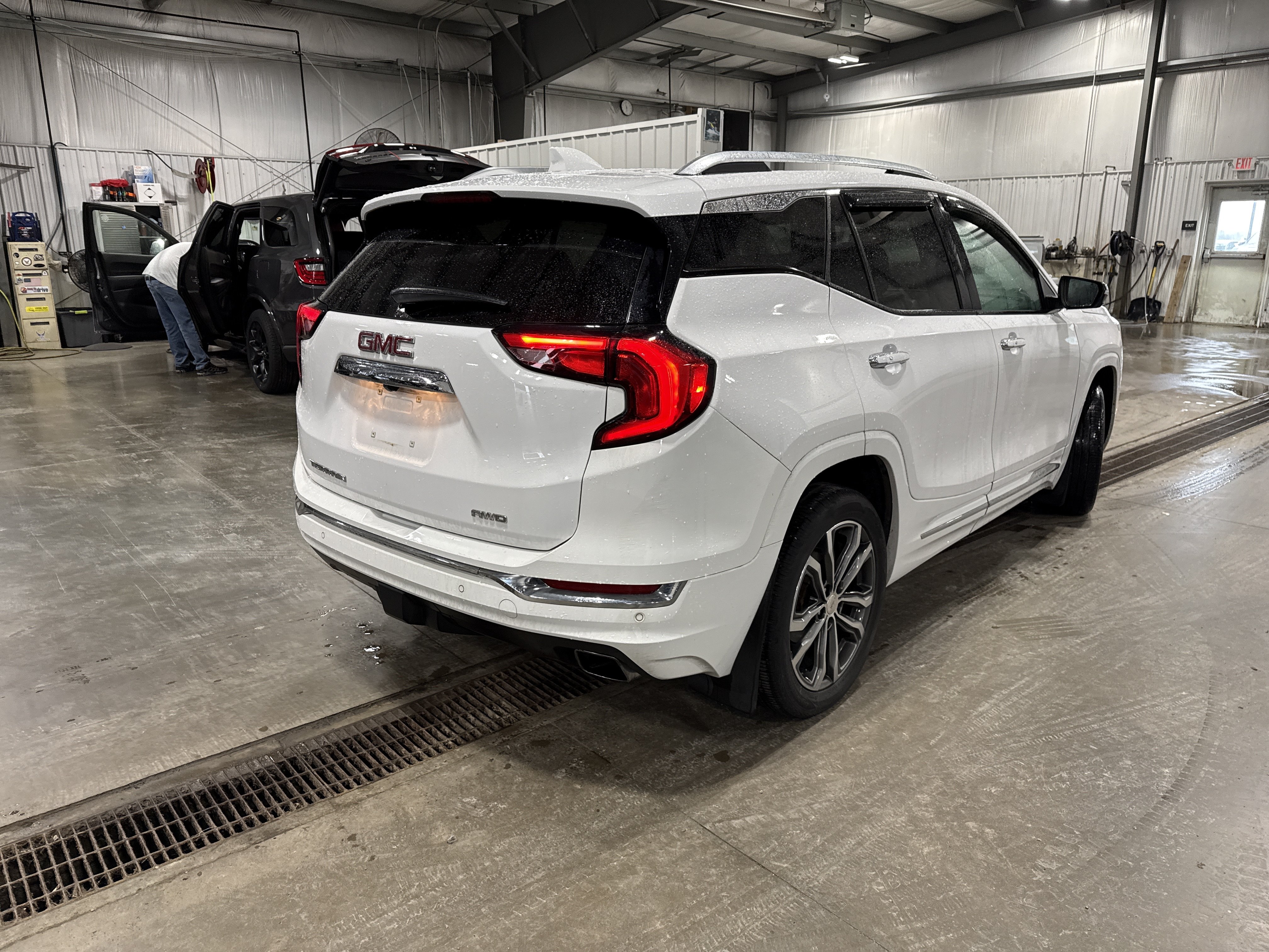 Used 2019 GMC Terrain Denali w/ Driver Alert Package II AWD/4WD image 3