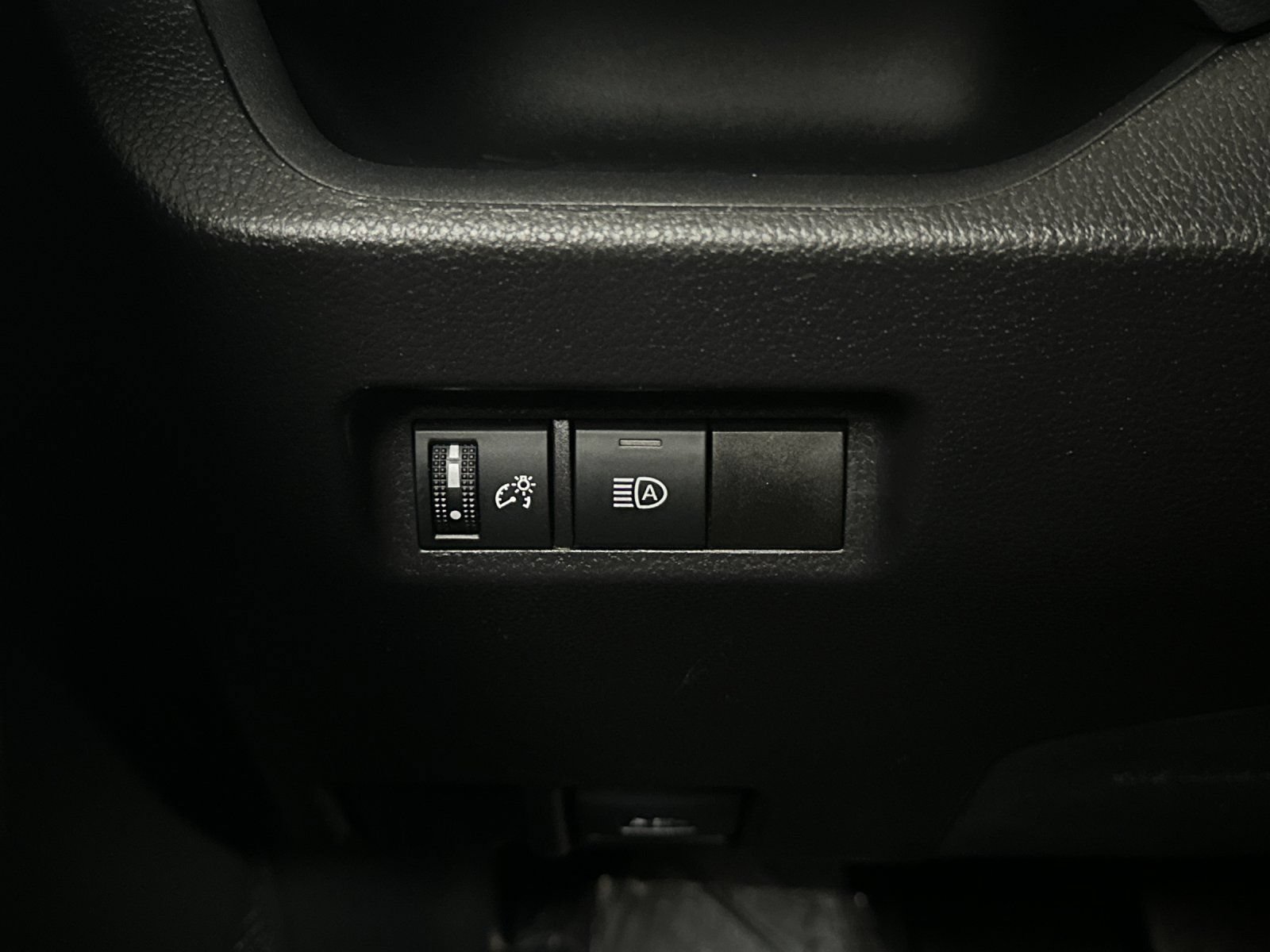 Used 2025 Toyota RAV4 XLE FWD image 26