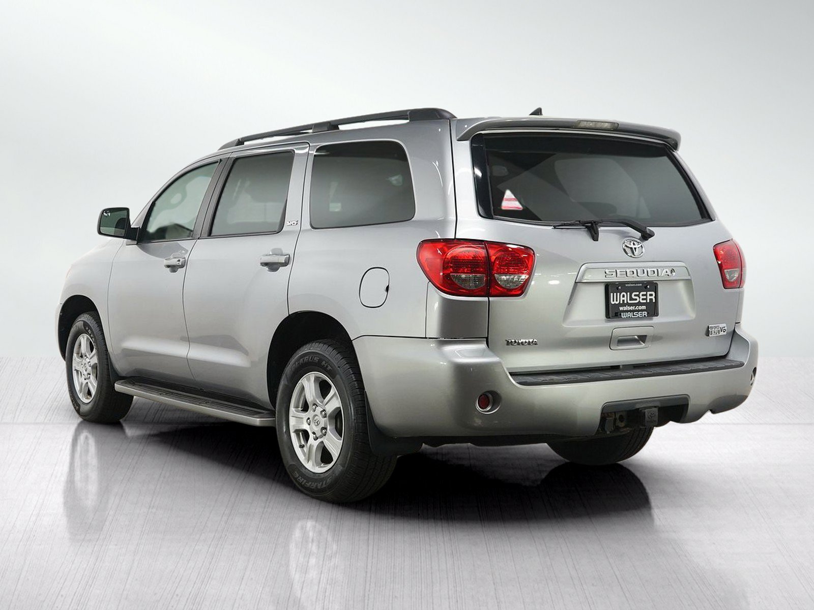 Used 2010 Toyota Sequoia SR5 AWD/4WD image 4