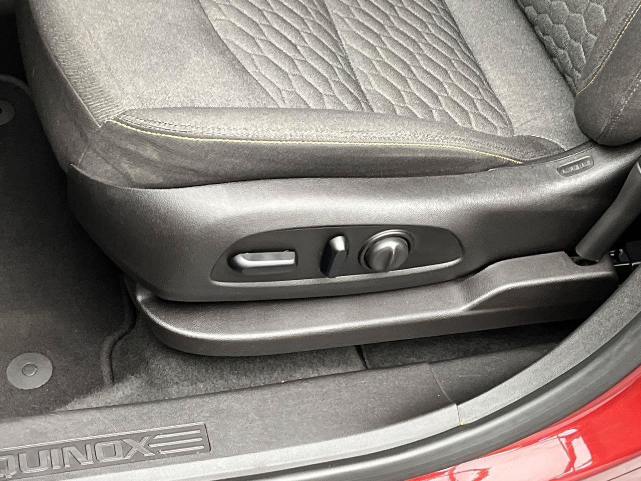 Certified 2018 Chevrolet Equinox LT AWD/4WD image 9