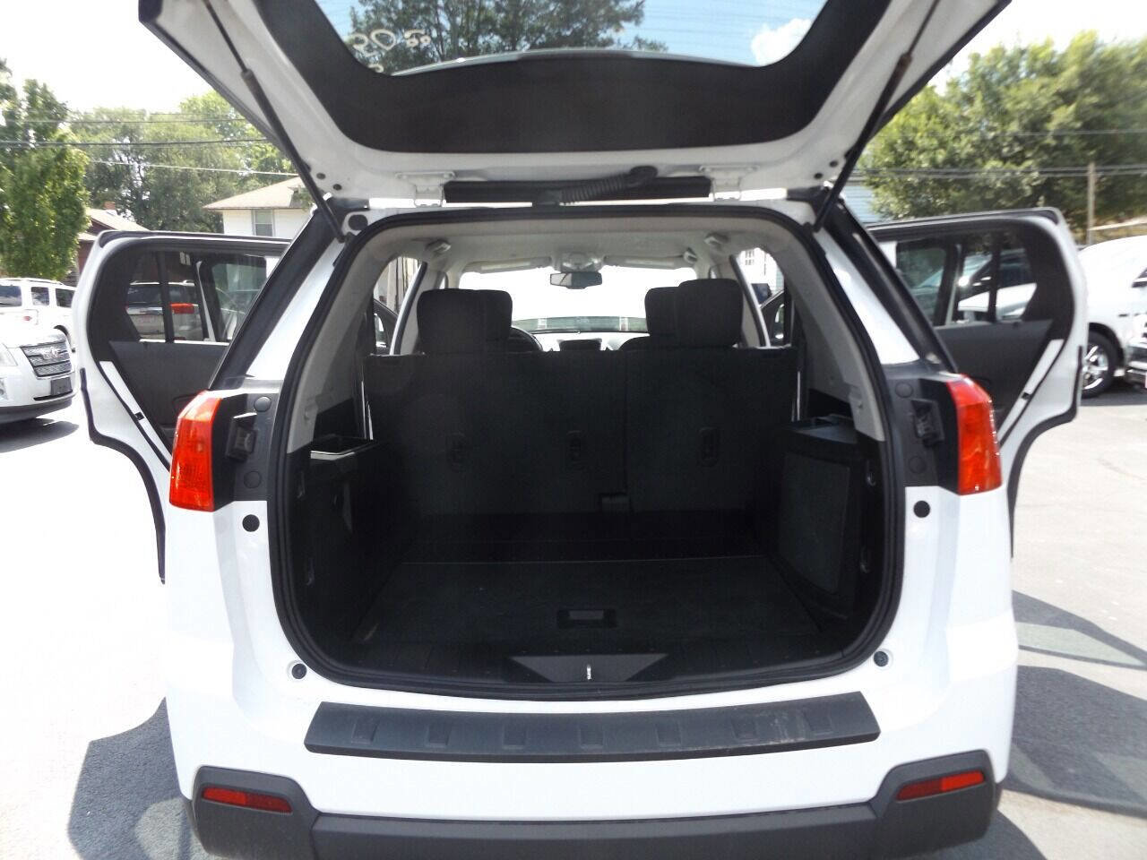 Used 2015 GMC Terrain SLE image 27