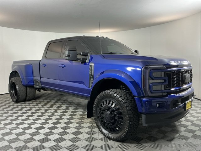 Used 2026 Ford F450 Platinum w/ FX4 Off-Road Package AWD/4WD image 3