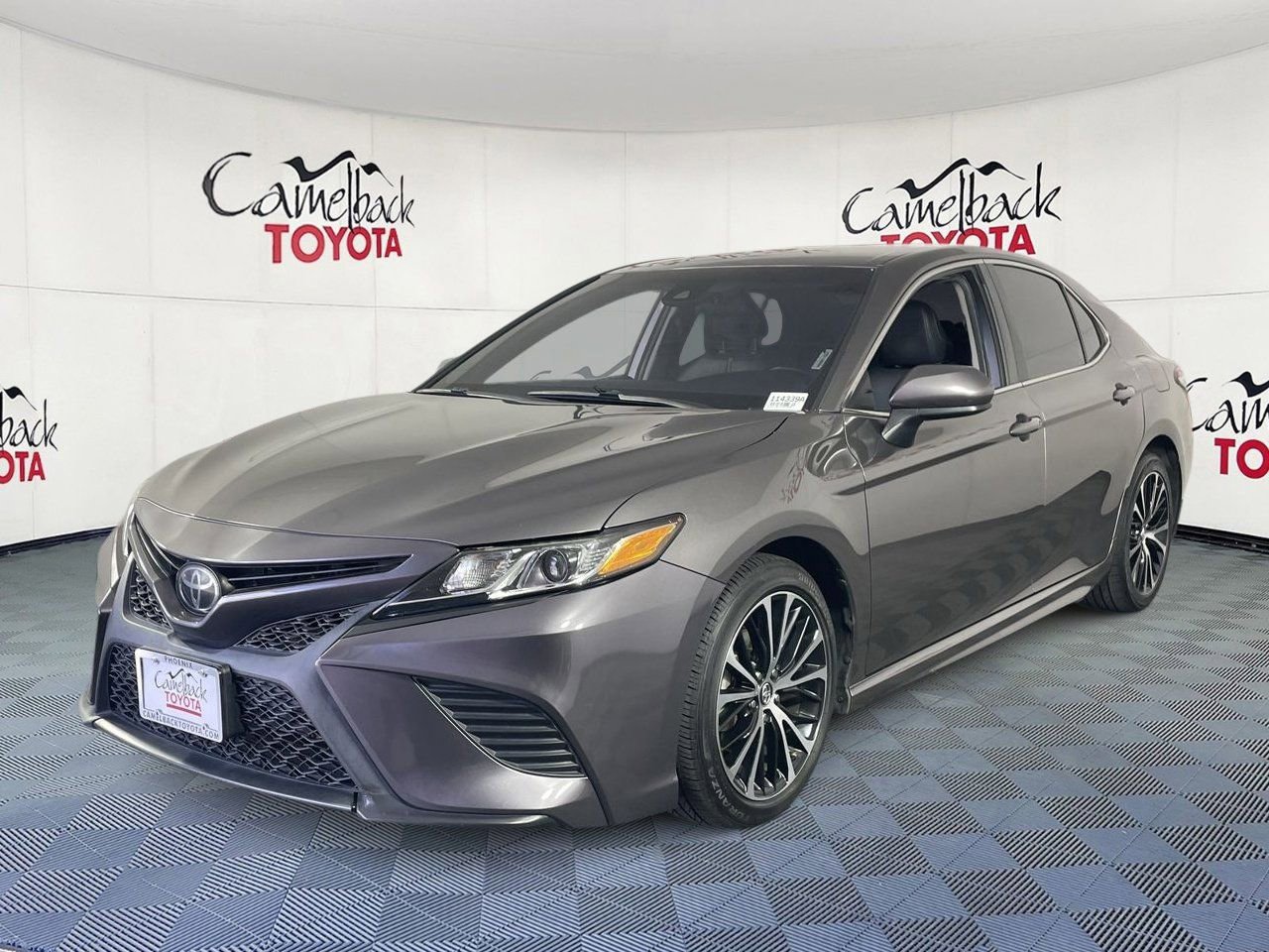 Used 2020 Toyota Camry SE FWD image 4